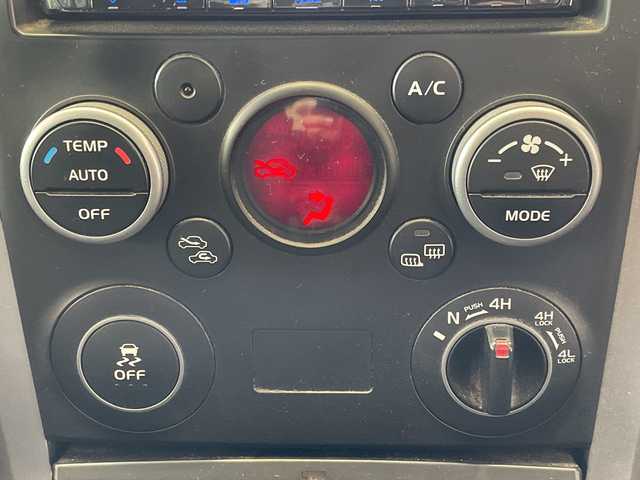 スズキ エスクード XG 埼玉県 2015(平27)年 17.1万km クエーサーグレーメタリック 5MT/社外ナビ/　　CD/DVD/BT/フルセグTV/バックカメラ/クルーズコントロール/HIDオートライト/シートヒーター/純正17インチAW/スマートキー/ETC/禁煙車