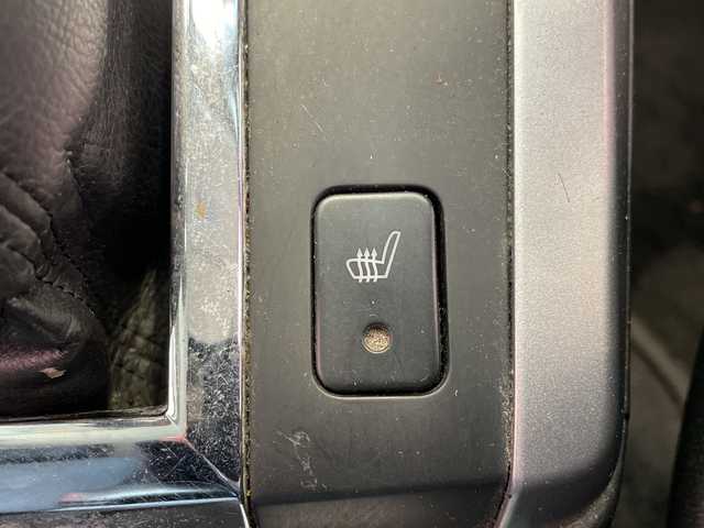 スズキ エスクード XG 埼玉県 2015(平27)年 17.1万km クエーサーグレーメタリック 5MT/社外ナビ/　　CD/DVD/BT/フルセグTV/バックカメラ/クルーズコントロール/HIDオートライト/シートヒーター/純正17インチAW/スマートキー/ETC/禁煙車