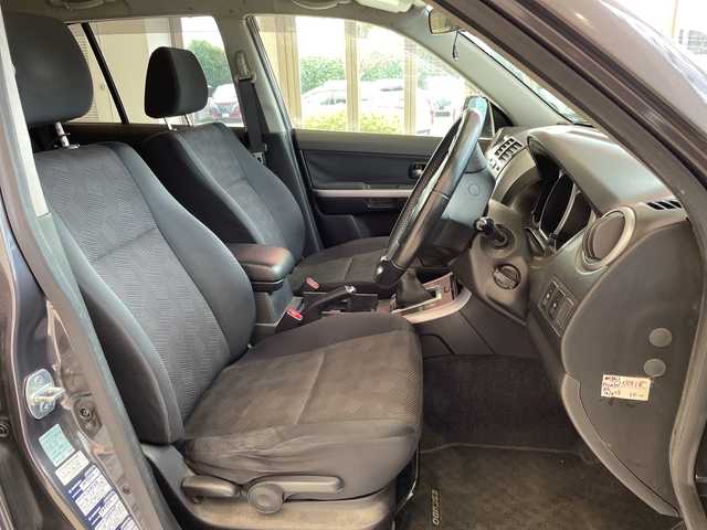 スズキ エスクード XG 埼玉県 2015(平27)年 17.1万km クエーサーグレーメタリック 5MT/社外ナビ/　　CD/DVD/BT/フルセグTV/バックカメラ/クルーズコントロール/HIDオートライト/シートヒーター/純正17インチAW/スマートキー/ETC/禁煙車