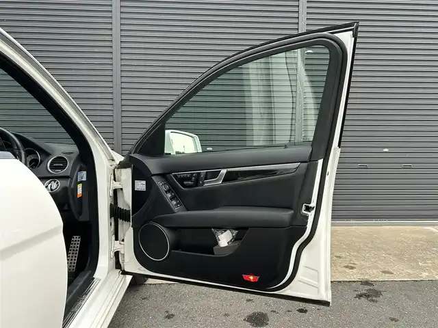 メルセデス・ベンツ Ｃ２００ ブルーエフィシェンシーW AVG 茨城県 2013(平25)年 4.8万km ポーラホワイト レ-ダーセ-フティパッケージ /ACC /黒革 /シートヒーター /ナビ /12セグ /BT/USB/DVD /バックカメラ /レーンアシスト /ブラインドスポットアシスト /M付パワーシート /ETC/純正17インチAW /ルーフレール /禁煙車