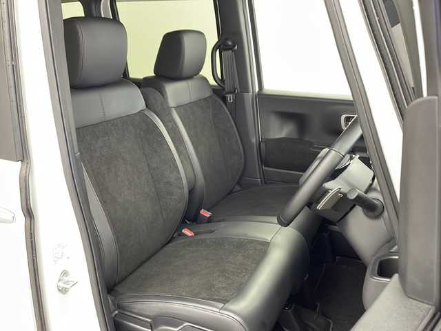 ホンダ Ｎ ＢＯＸ カスタム ターボ 兵庫県 2024(令6)年 2.2万km プラチナホワイトパール ・純正8インチナビ（VXM-245ZFEi）/TV/USB/Bluetooth/・バックカメラ/・ETC/・両側パワースライドドア/・HondaSENSING/衝突軽減ブレーキ/先行車発進お知らせ機能/歩行者事故低減ステアリング/路外逸脱抑制機能/標識認識機能/アダプティブクルーズコントロール/車線維持支援システム/誤発進抑制機能/後方誤発進抑制機能/近距離衝突軽減ブレーキ/急アクセル抑制機能/パーキングセンサーシステム/オートハイビーム/・パドルシフト/・ハーフレザー/・前席シートヒーター/・革巻きステアリング/・カーテンエアバッグ