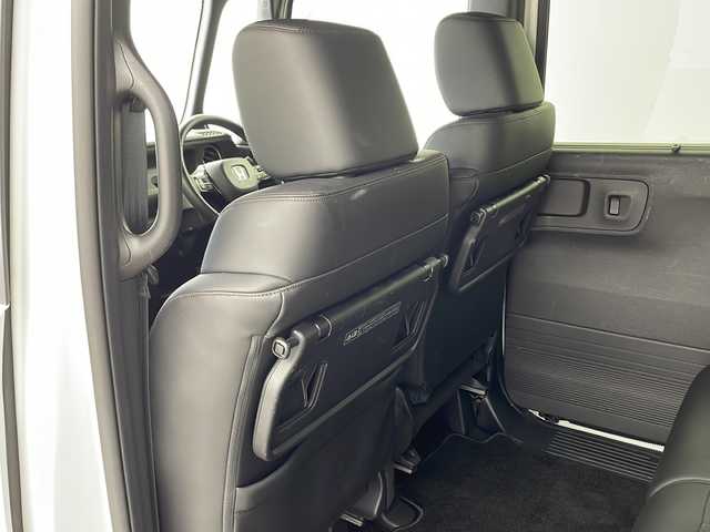 ホンダ Ｎ ＢＯＸ カスタム ターボ 兵庫県 2024(令6)年 2.2万km プラチナホワイトパール ・純正8インチナビ（VXM-245ZFEi）/TV/USB/Bluetooth/・バックカメラ/・ETC/・両側パワースライドドア/・HondaSENSING/衝突軽減ブレーキ/先行車発進お知らせ機能/歩行者事故低減ステアリング/路外逸脱抑制機能/標識認識機能/アダプティブクルーズコントロール/車線維持支援システム/誤発進抑制機能/後方誤発進抑制機能/近距離衝突軽減ブレーキ/急アクセル抑制機能/パーキングセンサーシステム/オートハイビーム/・パドルシフト/・ハーフレザー/・前席シートヒーター/・革巻きステアリング/・カーテンエアバッグ