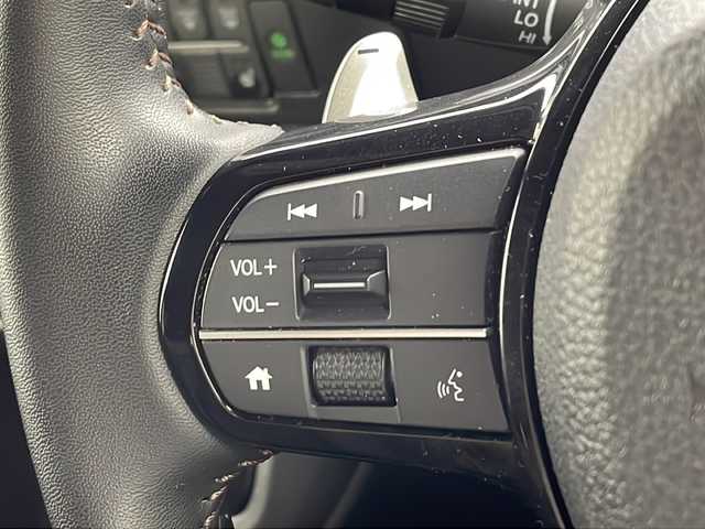 ホンダ Ｎ ＢＯＸ カスタム ターボ 兵庫県 2024(令6)年 2.2万km プラチナホワイトパール ・純正8インチナビ（VXM-245ZFEi）/TV/USB/Bluetooth/・バックカメラ/・ETC/・両側パワースライドドア/・HondaSENSING/衝突軽減ブレーキ/先行車発進お知らせ機能/歩行者事故低減ステアリング/路外逸脱抑制機能/標識認識機能/アダプティブクルーズコントロール/車線維持支援システム/誤発進抑制機能/後方誤発進抑制機能/近距離衝突軽減ブレーキ/急アクセル抑制機能/パーキングセンサーシステム/オートハイビーム/・パドルシフト/・ハーフレザー/・前席シートヒーター/・革巻きステアリング/・カーテンエアバッグ