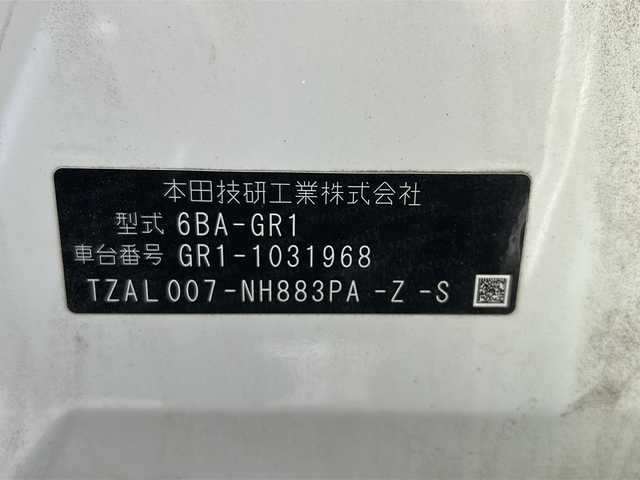 ホンダ フィット ホーム 山形県 2020(令2)年 8.7万km プラチナホワイトパール 禁煙車/ホンダセンシング/・衝突軽減ブレーキ/・誤発進抑制機能/・歩行者事故低減ステアリング/・路外逸脱抑制機能/・アダプティブクルーズコントロール/・車線維持支援システム/・標識認識機能/前後コーナーセンサー/寒冷地仕様/純正ナビ/（Bluetooth/CD/DVD/フルセグ)/バックカメラ/LEDオートライト/オートマチックハイビーム/ハーフレザーシート/前後ドライブレコーダー/ステアリングスイッチ/電動パーキングブレーキ/オートブレーキホールド/ETC/純正AW/純正フロアマット/社外AWスタッドレス(185/60/R15・4mm)4本積載/電動格納ウィンカーミラー/スマートキー×2/ドアバイザー