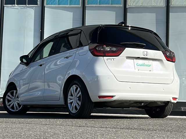 ホンダ フィット ホーム 山形県 2020(令2)年 8.7万km プラチナホワイトパール 禁煙車/ホンダセンシング/・衝突軽減ブレーキ/・誤発進抑制機能/・歩行者事故低減ステアリング/・路外逸脱抑制機能/・アダプティブクルーズコントロール/・車線維持支援システム/・標識認識機能/前後コーナーセンサー/寒冷地仕様/純正ナビ/（Bluetooth/CD/DVD/フルセグ)/バックカメラ/LEDオートライト/オートマチックハイビーム/ハーフレザーシート/前後ドライブレコーダー/ステアリングスイッチ/電動パーキングブレーキ/オートブレーキホールド/ETC/純正AW/純正フロアマット/社外AWスタッドレス(185/60/R15・4mm)4本積載/電動格納ウィンカーミラー/スマートキー×2/ドアバイザー