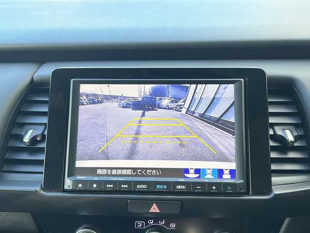 ホンダ フィット ホーム 山形県 2020(令2)年 8.7万km プラチナホワイトパール 禁煙車/ホンダセンシング/・衝突軽減ブレーキ/・誤発進抑制機能/・歩行者事故低減ステアリング/・路外逸脱抑制機能/・アダプティブクルーズコントロール/・車線維持支援システム/・標識認識機能/前後コーナーセンサー/寒冷地仕様/純正ナビ/（Bluetooth/CD/DVD/フルセグ)/バックカメラ/LEDオートライト/オートマチックハイビーム/ハーフレザーシート/前後ドライブレコーダー/ステアリングスイッチ/電動パーキングブレーキ/オートブレーキホールド/ETC/純正AW/純正フロアマット/社外AWスタッドレス(185/60/R15・4mm)4本積載/電動格納ウィンカーミラー/スマートキー×2/ドアバイザー