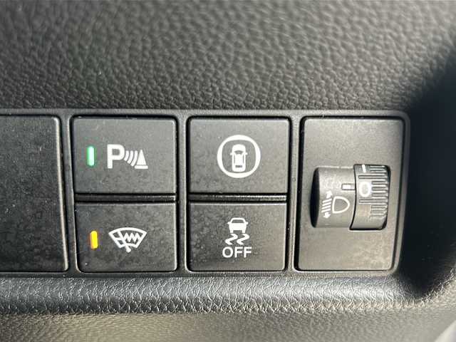 ホンダ フィット ホーム 山形県 2020(令2)年 8.7万km プラチナホワイトパール 禁煙車/ホンダセンシング/・衝突軽減ブレーキ/・誤発進抑制機能/・歩行者事故低減ステアリング/・路外逸脱抑制機能/・アダプティブクルーズコントロール/・車線維持支援システム/・標識認識機能/前後コーナーセンサー/寒冷地仕様/純正ナビ/（Bluetooth/CD/DVD/フルセグ)/バックカメラ/LEDオートライト/オートマチックハイビーム/ハーフレザーシート/前後ドライブレコーダー/ステアリングスイッチ/電動パーキングブレーキ/オートブレーキホールド/ETC/純正AW/純正フロアマット/社外AWスタッドレス(185/60/R15・4mm)4本積載/電動格納ウィンカーミラー/スマートキー×2/ドアバイザー