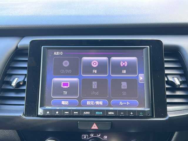 ホンダ フィット ホーム 山形県 2020(令2)年 8.7万km プラチナホワイトパール 禁煙車/ホンダセンシング/・衝突軽減ブレーキ/・誤発進抑制機能/・歩行者事故低減ステアリング/・路外逸脱抑制機能/・アダプティブクルーズコントロール/・車線維持支援システム/・標識認識機能/前後コーナーセンサー/寒冷地仕様/純正ナビ/（Bluetooth/CD/DVD/フルセグ)/バックカメラ/LEDオートライト/オートマチックハイビーム/ハーフレザーシート/前後ドライブレコーダー/ステアリングスイッチ/電動パーキングブレーキ/オートブレーキホールド/ETC/純正AW/純正フロアマット/社外AWスタッドレス(185/60/R15・4mm)4本積載/電動格納ウィンカーミラー/スマートキー×2/ドアバイザー