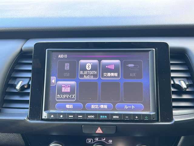 ホンダ フィット ホーム 山形県 2020(令2)年 8.7万km プラチナホワイトパール 禁煙車/ホンダセンシング/・衝突軽減ブレーキ/・誤発進抑制機能/・歩行者事故低減ステアリング/・路外逸脱抑制機能/・アダプティブクルーズコントロール/・車線維持支援システム/・標識認識機能/前後コーナーセンサー/寒冷地仕様/純正ナビ/（Bluetooth/CD/DVD/フルセグ)/バックカメラ/LEDオートライト/オートマチックハイビーム/ハーフレザーシート/前後ドライブレコーダー/ステアリングスイッチ/電動パーキングブレーキ/オートブレーキホールド/ETC/純正AW/純正フロアマット/社外AWスタッドレス(185/60/R15・4mm)4本積載/電動格納ウィンカーミラー/スマートキー×2/ドアバイザー