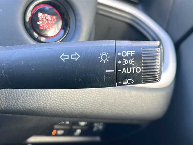 ホンダ フィット ホーム 山形県 2020(令2)年 8.7万km プラチナホワイトパール 禁煙車/ホンダセンシング/・衝突軽減ブレーキ/・誤発進抑制機能/・歩行者事故低減ステアリング/・路外逸脱抑制機能/・アダプティブクルーズコントロール/・車線維持支援システム/・標識認識機能/前後コーナーセンサー/寒冷地仕様/純正ナビ/（Bluetooth/CD/DVD/フルセグ)/バックカメラ/LEDオートライト/オートマチックハイビーム/ハーフレザーシート/前後ドライブレコーダー/ステアリングスイッチ/電動パーキングブレーキ/オートブレーキホールド/ETC/純正AW/純正フロアマット/社外AWスタッドレス(185/60/R15・4mm)4本積載/電動格納ウィンカーミラー/スマートキー×2/ドアバイザー