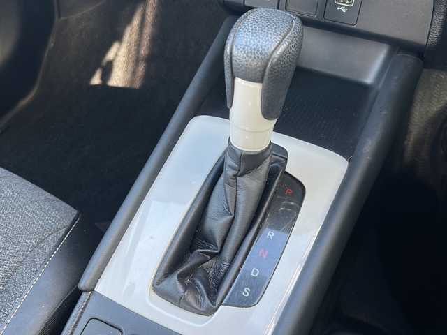 ホンダ フィット ホーム 山形県 2020(令2)年 8.7万km プラチナホワイトパール 禁煙車/ホンダセンシング/・衝突軽減ブレーキ/・誤発進抑制機能/・歩行者事故低減ステアリング/・路外逸脱抑制機能/・アダプティブクルーズコントロール/・車線維持支援システム/・標識認識機能/前後コーナーセンサー/寒冷地仕様/純正ナビ/（Bluetooth/CD/DVD/フルセグ)/バックカメラ/LEDオートライト/オートマチックハイビーム/ハーフレザーシート/前後ドライブレコーダー/ステアリングスイッチ/電動パーキングブレーキ/オートブレーキホールド/ETC/純正AW/純正フロアマット/社外AWスタッドレス(185/60/R15・4mm)4本積載/電動格納ウィンカーミラー/スマートキー×2/ドアバイザー