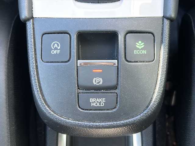 ホンダ フィット ホーム 山形県 2020(令2)年 8.7万km プラチナホワイトパール 禁煙車/ホンダセンシング/・衝突軽減ブレーキ/・誤発進抑制機能/・歩行者事故低減ステアリング/・路外逸脱抑制機能/・アダプティブクルーズコントロール/・車線維持支援システム/・標識認識機能/前後コーナーセンサー/寒冷地仕様/純正ナビ/（Bluetooth/CD/DVD/フルセグ)/バックカメラ/LEDオートライト/オートマチックハイビーム/ハーフレザーシート/前後ドライブレコーダー/ステアリングスイッチ/電動パーキングブレーキ/オートブレーキホールド/ETC/純正AW/純正フロアマット/社外AWスタッドレス(185/60/R15・4mm)4本積載/電動格納ウィンカーミラー/スマートキー×2/ドアバイザー