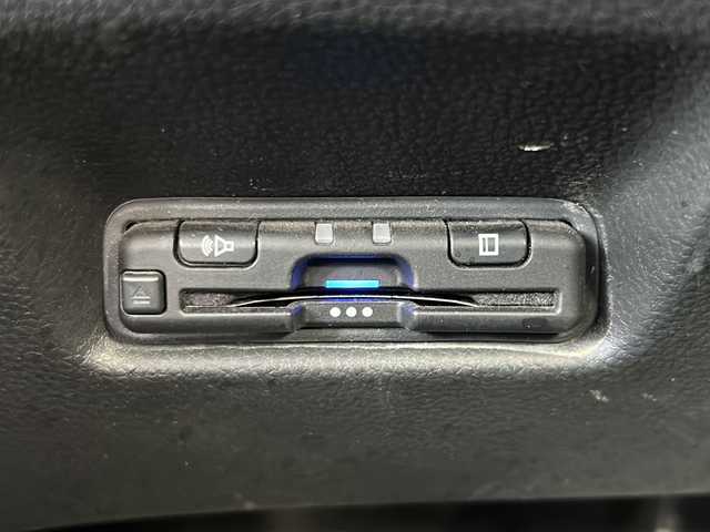 ホンダ フィット ホーム 山形県 2020(令2)年 8.7万km プラチナホワイトパール 禁煙車/ホンダセンシング/・衝突軽減ブレーキ/・誤発進抑制機能/・歩行者事故低減ステアリング/・路外逸脱抑制機能/・アダプティブクルーズコントロール/・車線維持支援システム/・標識認識機能/前後コーナーセンサー/寒冷地仕様/純正ナビ/（Bluetooth/CD/DVD/フルセグ)/バックカメラ/LEDオートライト/オートマチックハイビーム/ハーフレザーシート/前後ドライブレコーダー/ステアリングスイッチ/電動パーキングブレーキ/オートブレーキホールド/ETC/純正AW/純正フロアマット/社外AWスタッドレス(185/60/R15・4mm)4本積載/電動格納ウィンカーミラー/スマートキー×2/ドアバイザー