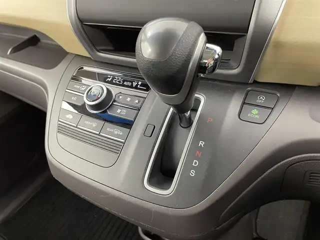 ホンダ フリード G ホンダセンシング 大阪府 2019(平31)年 3.8万km コバルトブルーパール ホンダセンシング/　・衝突軽減ブレーキ〈CMBS〉/　・誤発進抑制機能/　・ACC〈アダプティブ・クルーズ・コントロール〉/　・LKAS〈車線維持支援システム〉/　・歩行者事故低減ステアリング/　・路外逸脱抑制機能/　・先行車発進お知らせ機能/　・標識認識機能/ディスプレイオーディオ【CD/BT/HDMI/ワンセグTV】/両側パワースライドドア/バックカメラ/スマートキー/ビルトインETC/アイドリングストップ/プッシュスタート