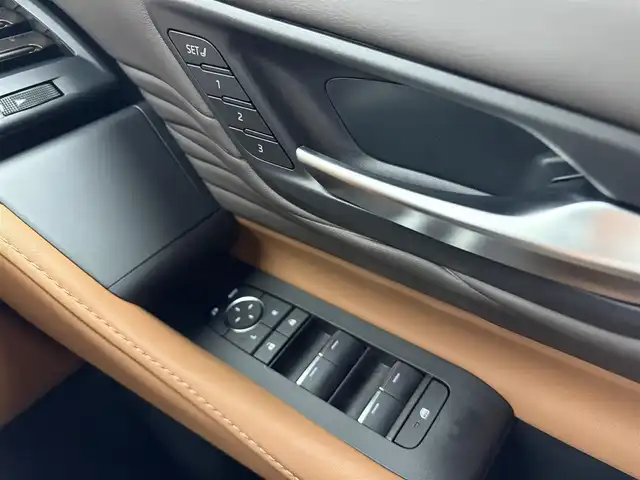 トヨタ ヴェルファイア ハイブリット Z プレミア 愛知県 2024(令6)年 0.7万km プラチナホワイトパールマイカ ＧＲエアロ　/茶革シート　/ユニバーサルステップ　/トヨタチームメイト　/ムーンルーフ　/デジタルインナーミラー　/カヘッドアップディスプレイ/14型ディスプレイオーディオ/13.2型有機ＥＬ後席ディスプレイ　/アラウンドビュー　/デジタルインナーミラー　/ＢＳＭ　/衝突軽減/レーダークルーズ/ETC２．０/シートシートヒーター/ベンチレーション/置くだけ充電/AC１００V/HDMI/タイプC/ドライブレコーダー/パワーバックドア
