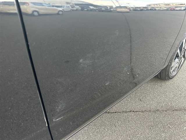 トヨタ アクア Z 岡山県 2022(令4)年 4.1万km ブラックマイカ 登録時走行距離40489km/禁煙車/純正10.5インチディスプレイオーディオ/Bluetooth/全方位カメラ/Toyota Safety Sence/・PCS/LTA/LDA/レーダークルコン/AHB/RSA/TMN/安心降車アシスト/BSM/ドライブレコーダー/ビルトインETC/革巻きステアリング/ステアリングスイッチ/純正LEDヘッドライト/オートライト/オートマチックハイビーム/ヘッドライトレベライザー/プッシュスタート/スマートキー/アイドリングストップ/純正アルミホイール 16インチ/ドアバイザー/電動格納ミラー/純正フロアマット/横滑防止装置/盗難防止装置