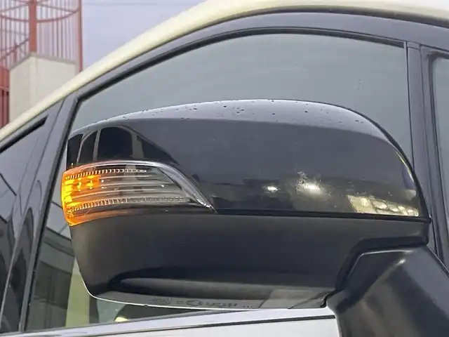 スバル レヴォーグ 1．6GT－S アイサイト 埼玉県 2016(平28)年 12.3万km クリスタルホワイトP (株)IDOMが運営する【じしゃロン鳩ヶ谷店】の自社ローン専用車両になりますこちらは現金またはオートローンご利用時の価格です。自社ローンご希望の方は別途その旨お申付け下さい/登録時122511km/AWD/ターボ車/純正メモリナビ(品番:NR-MZ200)/・AM/FM・CD/DVD・BT・MSV(SD)/フルセグTV/バックカメラ/サイドビュー/USB/後席USB×2/アイサイト/プリクラッシュセーフティ/全車速追従機能付クルーズコントロール/車線逸脱警報機能/アクティブレーンキープ/スバルリヤビークルディテクション/マルチファンクションディスプレイ/SI-DRIVE/ドライブレコーダー(品番:CSD-560FH)/ETC/自動防眩ミラー/ヒルスタートアシスト/電動パーキングブレーキ/アイドリングストップ/横滑り防止/革巻ステアリング/革巻シフトノブ/パドルシフト/プッシュスタート/前席パワーシート/全席パワーウインドウ/Clazzio 革調シートカバー/オートライト/LEDヘッドライト/ハイビームアシスト/フロントフォグランプ/純正ラバーマット/ドアハンドルプロテクター/社外18インチAW