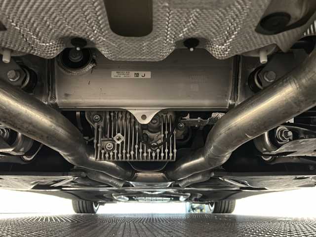 ＢＭＷ Ｍ５５０ｉ xDrive 新潟県 2020(令2)年 1.8万km 白 Ｍ５５０ｉ ｘＤｒｉｖｅ ultimateEdition/限定55台/アルティメットエディション特別装備/・BMWレーザーライト/・20インチMライトアロイホイールWスポークスタイリング668M/・セリウムグレーエレメント/キドニーグリル/ドアミラー/エアブリーザー/バッジ/・Mシートベルト/・ultimateEditionバッジ/セレクト・パッケージ/・電動ガラス・サンルーフ/・サンプロテクション・ガラス/・Bowers & Wilkins サラウンドシステム/エクスクルーシブ・コンフォート・パッケージ/・フロント・マッサージ・シート/・ソフト・クローズ・ドア/360°カメラシステム/シートヒーター/ベンチレーション/アクティブクルーズコントロール/ドライビング・アシスト・プロフェッショナル/・トラフィック・サイン・アシスト/・ACC／アクティブ・クルーズ・コントロール/パーキング・アシスト・プラス/・アクティブパーク・ディスタンス・コントロール/・パーキング・アシスト/・トップ・ビュー+3Dビュー/BMWヘッドアップ・ディスプレイ/アダプティブLEDヘッドライト/ハイビーム・アシスタント/アンビエント・ライト