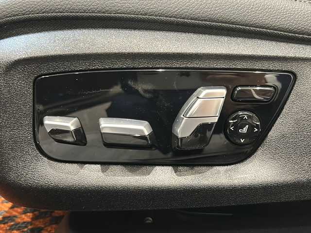 ＢＭＷ Ｍ５５０ｉ xDrive 新潟県 2020(令2)年 1.8万km 白 Ｍ５５０ｉ ｘＤｒｉｖｅ ultimateEdition/限定55台/アルティメットエディション特別装備/・BMWレーザーライト/・20インチMライトアロイホイールWスポークスタイリング668M/・セリウムグレーエレメント/キドニーグリル/ドアミラー/エアブリーザー/バッジ/・Mシートベルト/・ultimateEditionバッジ/セレクト・パッケージ/・電動ガラス・サンルーフ/・サンプロテクション・ガラス/・Bowers & Wilkins サラウンドシステム/エクスクルーシブ・コンフォート・パッケージ/・フロント・マッサージ・シート/・ソフト・クローズ・ドア/360°カメラシステム/シートヒーター/ベンチレーション/アクティブクルーズコントロール/ドライビング・アシスト・プロフェッショナル/・トラフィック・サイン・アシスト/・ACC／アクティブ・クルーズ・コントロール/パーキング・アシスト・プラス/・アクティブパーク・ディスタンス・コントロール/・パーキング・アシスト/・トップ・ビュー+3Dビュー/BMWヘッドアップ・ディスプレイ/アダプティブLEDヘッドライト/ハイビーム・アシスタント/アンビエント・ライト