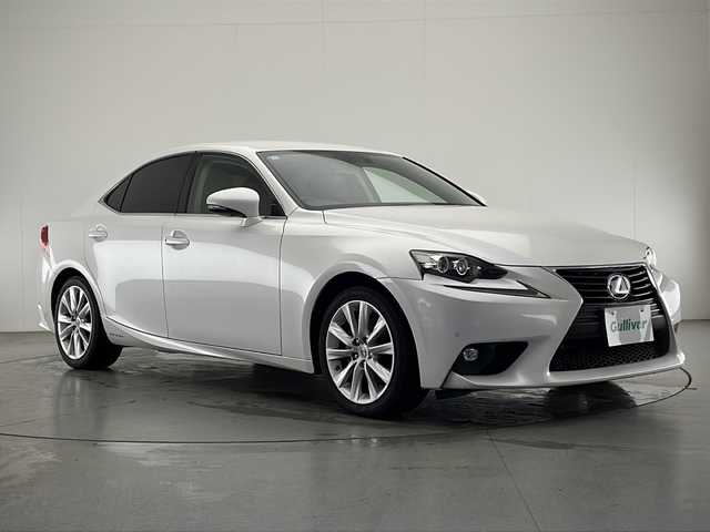 レクサス ＩＳ 300h バージョンL 宮崎県 2014(平26)年 8.2万km ホワイトパールクリスタルシャイン 純正ナビ(CD/DVD/AM/FM/SD/BT)/クルーズコントロール/運転席・助手席パワーシート/電動サンシェード/ステアリングスイッチ/コーナーセンサー/パドルシフト/シートヒーター/エアシート/フロアマット/ETC