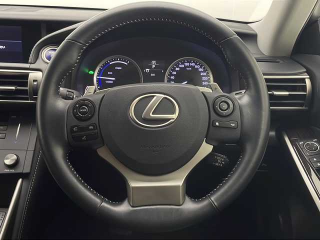 レクサス ＩＳ 300h バージョンL 宮崎県 2014(平26)年 8.2万km ホワイトパールクリスタルシャイン 純正ナビ(CD/DVD/AM/FM/SD/BT)/クルーズコントロール/運転席・助手席パワーシート/電動サンシェード/ステアリングスイッチ/コーナーセンサー/パドルシフト/シートヒーター/エアシート/フロアマット/ETC
