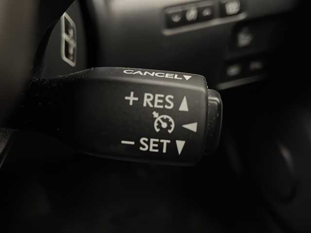 レクサス ＩＳ 300h バージョンL 宮崎県 2014(平26)年 8.2万km ホワイトパールクリスタルシャイン 純正ナビ(CD/DVD/AM/FM/SD/BT)/クルーズコントロール/運転席・助手席パワーシート/電動サンシェード/ステアリングスイッチ/コーナーセンサー/パドルシフト/シートヒーター/エアシート/フロアマット/ETC