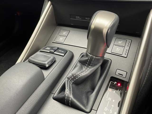 レクサス ＩＳ 300h バージョンL 宮崎県 2014(平26)年 8.2万km ホワイトパールクリスタルシャイン 純正ナビ(CD/DVD/AM/FM/SD/BT)/クルーズコントロール/運転席・助手席パワーシート/電動サンシェード/ステアリングスイッチ/コーナーセンサー/パドルシフト/シートヒーター/エアシート/フロアマット/ETC