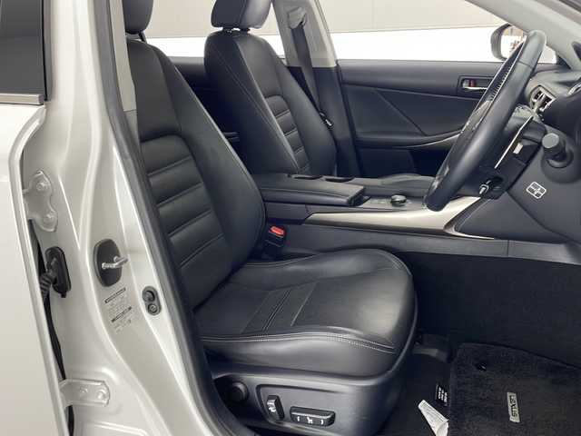 レクサス ＩＳ 300h バージョンL 宮崎県 2014(平26)年 8.2万km ホワイトパールクリスタルシャイン 純正ナビ(CD/DVD/AM/FM/SD/BT)/クルーズコントロール/運転席・助手席パワーシート/電動サンシェード/ステアリングスイッチ/コーナーセンサー/パドルシフト/シートヒーター/エアシート/フロアマット/ETC