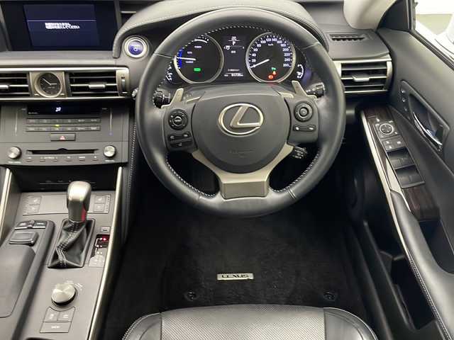 レクサス ＩＳ 300h バージョンL 宮崎県 2014(平26)年 8.2万km ホワイトパールクリスタルシャイン 純正ナビ(CD/DVD/AM/FM/SD/BT)/クルーズコントロール/運転席・助手席パワーシート/電動サンシェード/ステアリングスイッチ/コーナーセンサー/パドルシフト/シートヒーター/エアシート/フロアマット/ETC