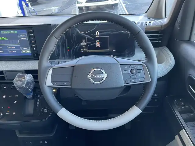 日産 ルークス ハイウェイスター X 東京都 2025(令7)年 0.1千km 白Ⅱ 登録済未使用車/純正ディプレィオーディオ　/・BluetoothAudio/HDMI/AppleCarPlayAnudroidAuto  /ステアリングヒーター /両側パワースライドドア /LEDヘッドライト /前席シートヒーター/ステアリングスイッチ/●アイドリングストップ●ヘッドランプ消し忘れ警報/●パーキングブレーキ戻し忘れ警報/ ●燃料残量警告灯 /●半ドア警告表示 /●全席シートベルト非着用時警告灯&警告音 /●フロント&バックソナー/●エマージェンシーストップシグナル/●イモビライザー/●SRSエアバッグ〈前席〉/●SRSサイドエアバッグ〈前席〉&SRSカーテンエアバッグ/●ロードリミッター付ダブルプリテンショナーシートベルト〈前席〉/●全席ELR付3点式シートベルト /●上下調整式シートベルトアンカー〈前席〉/●i-Sizeチャイルドシート対応 ISO FIX対応取付装置〈後席〉●チャイルドセーフティドアロック/●ヒルスタートアシスト/ ●VDC（ビークルダイナミクスコントロール［TCS機能含む］）●ABS（アンチロックブレーキシステム）/●ブレーキアシスト /●バッテリーセーバー（ヘッドランプ、ルームランプ）/スペアキーX1/保証書＆取説