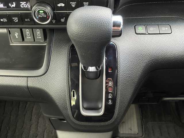 ホンダ Ｎ ＢＯＸ カスタム L 山口県 2022(令4)年 3.8万km クリスタルブラックパール 純正SDナビ【VXM-215ci】/・AM/FM/USB/SD/iPod/CD/Bluetooth/ETC/ドライブレコーダー/バックカメラ/純正フロアマット/純正アルミホイール/前席シートヒーター/スマートキー/プッシュアップスタート/片側パワースライドドア/ドアバイザー/Honda SENSING/　・アダプティブクルーズコントロール/　・車線逸脱抑制機能/　・車線維持支援システム（LKAS）/　・衝突軽減ブレーキ/　・オートハイビーム