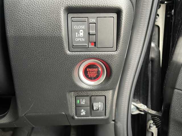 ホンダ Ｎ ＢＯＸ カスタム L 山口県 2022(令4)年 3.8万km クリスタルブラックパール 純正SDナビ【VXM-215ci】/・AM/FM/USB/SD/iPod/CD/Bluetooth/ETC/ドライブレコーダー/バックカメラ/純正フロアマット/純正アルミホイール/前席シートヒーター/スマートキー/プッシュアップスタート/片側パワースライドドア/ドアバイザー/Honda SENSING/　・アダプティブクルーズコントロール/　・車線逸脱抑制機能/　・車線維持支援システム（LKAS）/　・衝突軽減ブレーキ/　・オートハイビーム