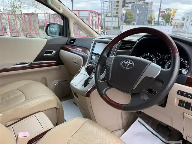 トヨタ アルファード 240G 香川県 2011(平23)年 9.8万km ホワイトパールクリスタルシャイン 社外HDDナビ/フルセグ/アルパインフリップダウンモニター/ダブルサンルーフ/両側パワースライドドア/クルーズコントロール/革調シートカバー/社外テール/ローダウン/ビルトインETC/スマートキー