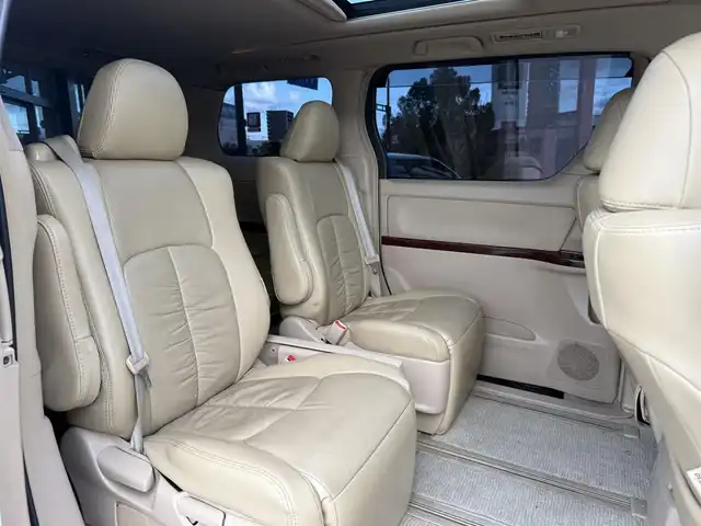 トヨタ アルファード 240G 香川県 2011(平23)年 9.8万km ホワイトパールクリスタルシャイン 社外HDDナビ/フルセグ/アルパインフリップダウンモニター/ダブルサンルーフ/両側パワースライドドア/クルーズコントロール/革調シートカバー/社外テール/ローダウン/ビルトインETC/スマートキー