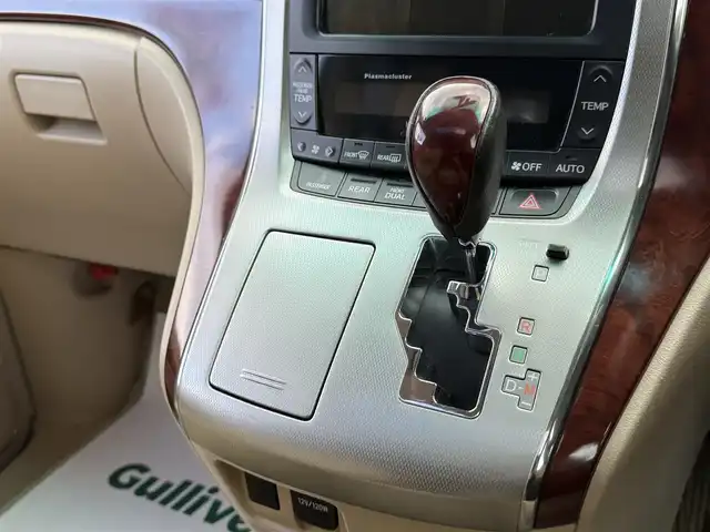 トヨタ アルファード 240G 香川県 2011(平23)年 9.8万km ホワイトパールクリスタルシャイン 社外HDDナビ/フルセグ/アルパインフリップダウンモニター/ダブルサンルーフ/両側パワースライドドア/クルーズコントロール/革調シートカバー/社外テール/ローダウン/ビルトインETC/スマートキー