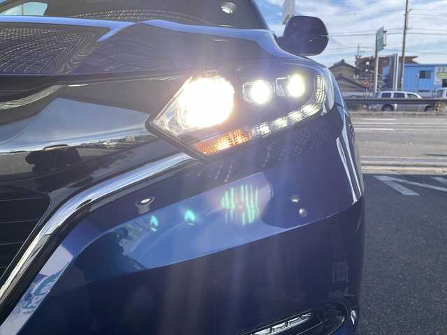 ホンダ ヴェゼル ハイブリッド RS ホンダセンシング 愛知県 2017(平29)年 3.5万km モルフォブルーP 純正HDDナビ/【フルセグ・DVD再生可・CD・Bluetooth】/バックカメラ/ビルトインETC/ホンダセンシング/【アダプティブクルーズコントロール・車線維持支援システム・路外逸脱抑制機能・歩行者事故逓減ステアリング・標識認識機能・先行車発進お知らせ機能・衝突被害ブレーキ・誤発進抑制機能】/前方ドライブレコーダー/社外マフラー（ＮＯ－ＢＬＥＳＳＥ）　/ステアリングスイッチ　/純正フロアマット　/プッシュスタート/スマートキー/新車保証書/取扱説明書