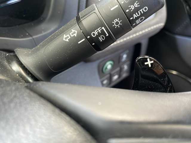 ホンダ ヴェゼル ハイブリッド RS ホンダセンシング 愛知県 2017(平29)年 3.5万km モルフォブルーP 純正HDDナビ/【フルセグ・DVD再生可・CD・Bluetooth】/バックカメラ/ビルトインETC/ホンダセンシング/【アダプティブクルーズコントロール・車線維持支援システム・路外逸脱抑制機能・歩行者事故逓減ステアリング・標識認識機能・先行車発進お知らせ機能・衝突被害ブレーキ・誤発進抑制機能】/前方ドライブレコーダー/社外マフラー（ＮＯ－ＢＬＥＳＳＥ）　/ステアリングスイッチ　/純正フロアマット　/プッシュスタート/スマートキー/新車保証書/取扱説明書