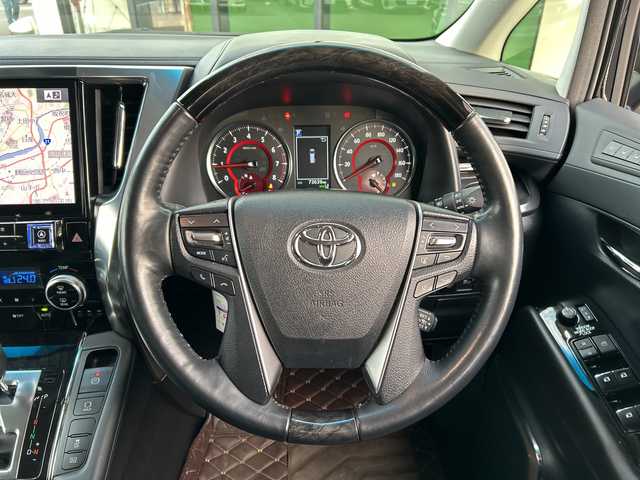 トヨタ ヴェルファイア 岐阜県 2018(平30)年 7.4万km ブラック 登録時走行距離73639km/モデリスタエアロ(サイド・リア)/ALPINEフリップダウンモニター/純正１１インチナビ/ツインムーンルーフ/バックカメラ/デジタルインナーミラー/両側パワースライドドア/クルーズコントロール/ステアリングヒーター/ＨＤＭＩ/ワンオーナー/電動リアゲート/前後コーナーセンサー/レーンキープアシスト/ドライブレコーダー/パワーシート/レザーシート/シートヒーター/エアシート/禁煙車/ドアバイザー/プッシュスタート/スマートキー/スペアキー/LEDヘッドライト/フロントフォグランプ/オートライト/オートマチックハイビーム/アイドリングストップ