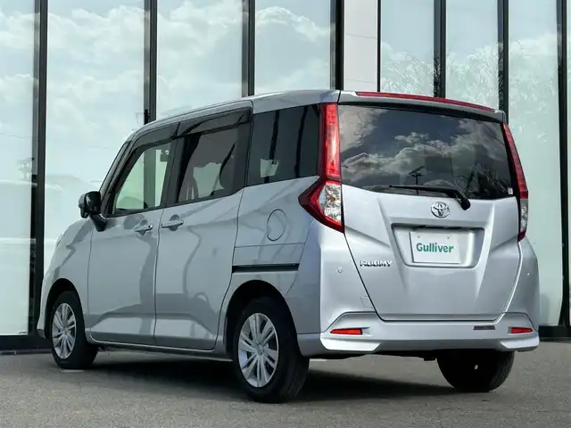 トヨタ ルーミー G 大阪府 2023(令5)年 1.2万km ブライトシルバーM トヨタセーフティセンス/・プリクラッシュセーフティー/・クリアランスソナー/・レーンアシスト/純正ナビ/・Bluetooth/CD/DVD/SmartDeviceLink/主要装備/・全方位カメラ/・アイドリングストップ/・両側パワースライドドア/・純正フロアマット/・純正AW/・LEDヘッドライト/・フォグランプ/・フルフラット/・プッシュスタート/・スマートキー/・ドライブレコーダー/・ETC