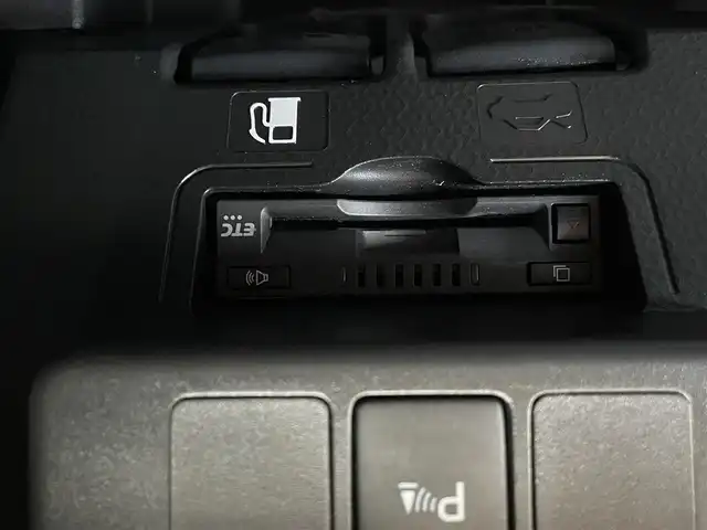 トヨタ ルーミー G 大阪府 2023(令5)年 1.2万km ブライトシルバーM トヨタセーフティセンス/・プリクラッシュセーフティー/・クリアランスソナー/・レーンアシスト/純正ナビ/・Bluetooth/CD/DVD/SmartDeviceLink/主要装備/・全方位カメラ/・アイドリングストップ/・両側パワースライドドア/・純正フロアマット/・純正AW/・LEDヘッドライト/・フォグランプ/・フルフラット/・プッシュスタート/・スマートキー/・ドライブレコーダー/・ETC