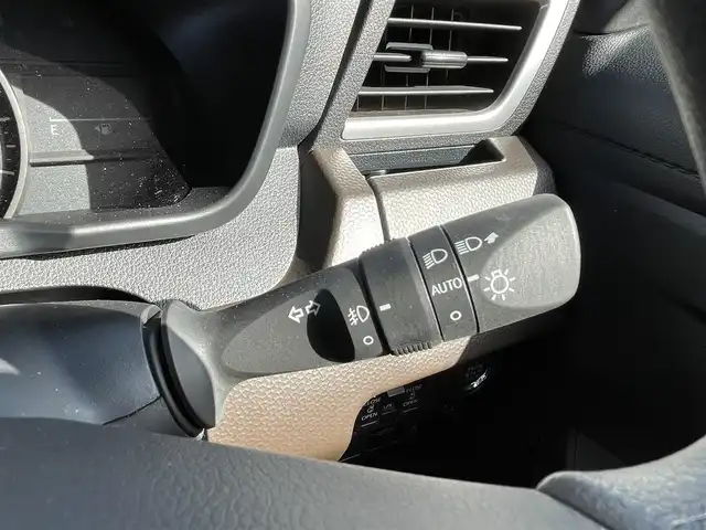 トヨタ ルーミー G 大阪府 2023(令5)年 1.2万km ブライトシルバーM トヨタセーフティセンス/・プリクラッシュセーフティー/・クリアランスソナー/・レーンアシスト/純正ナビ/・Bluetooth/CD/DVD/SmartDeviceLink/主要装備/・全方位カメラ/・アイドリングストップ/・両側パワースライドドア/・純正フロアマット/・純正AW/・LEDヘッドライト/・フォグランプ/・フルフラット/・プッシュスタート/・スマートキー/・ドライブレコーダー/・ETC