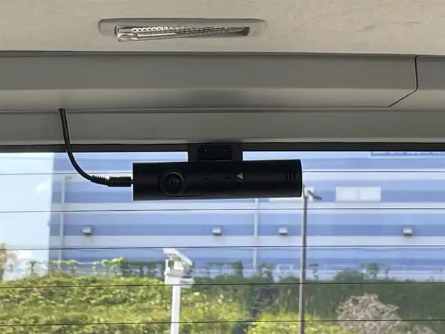 トヨタ ルーミー G 大阪府 2023(令5)年 1.2万km ブライトシルバーM トヨタセーフティセンス/・プリクラッシュセーフティー/・クリアランスソナー/・レーンアシスト/純正ナビ/・Bluetooth/CD/DVD/SmartDeviceLink/主要装備/・全方位カメラ/・アイドリングストップ/・両側パワースライドドア/・純正フロアマット/・純正AW/・LEDヘッドライト/・フォグランプ/・フルフラット/・プッシュスタート/・スマートキー/・ドライブレコーダー/・ETC