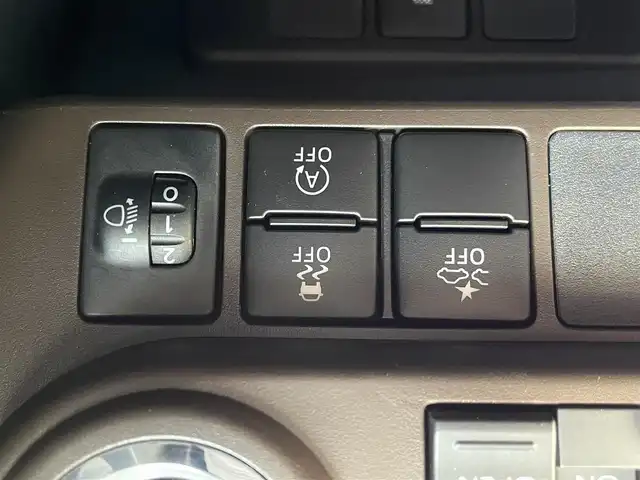 トヨタ ルーミー G 大阪府 2023(令5)年 1.2万km ブライトシルバーM トヨタセーフティセンス/・プリクラッシュセーフティー/・クリアランスソナー/・レーンアシスト/純正ナビ/・Bluetooth/CD/DVD/SmartDeviceLink/主要装備/・全方位カメラ/・アイドリングストップ/・両側パワースライドドア/・純正フロアマット/・純正AW/・LEDヘッドライト/・フォグランプ/・フルフラット/・プッシュスタート/・スマートキー/・ドライブレコーダー/・ETC