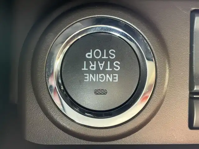 トヨタ ルーミー G 大阪府 2023(令5)年 1.2万km ブライトシルバーM トヨタセーフティセンス/・プリクラッシュセーフティー/・クリアランスソナー/・レーンアシスト/純正ナビ/・Bluetooth/CD/DVD/SmartDeviceLink/主要装備/・全方位カメラ/・アイドリングストップ/・両側パワースライドドア/・純正フロアマット/・純正AW/・LEDヘッドライト/・フォグランプ/・フルフラット/・プッシュスタート/・スマートキー/・ドライブレコーダー/・ETC