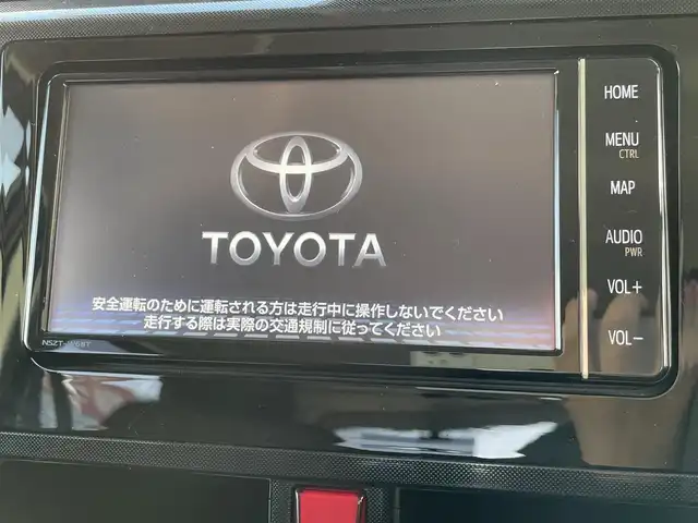 トヨタ ルーミー G 大阪府 2023(令5)年 1.2万km ブライトシルバーM トヨタセーフティセンス/・プリクラッシュセーフティー/・クリアランスソナー/・レーンアシスト/純正ナビ/・Bluetooth/CD/DVD/SmartDeviceLink/主要装備/・全方位カメラ/・アイドリングストップ/・両側パワースライドドア/・純正フロアマット/・純正AW/・LEDヘッドライト/・フォグランプ/・フルフラット/・プッシュスタート/・スマートキー/・ドライブレコーダー/・ETC