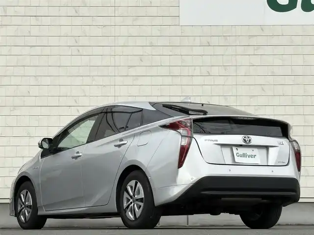 トヨタ プリウス A 岩手県 2017(平29)年 1万km シルバーM 禁煙車/4WD/ミラーヒーター/ヘッドアップディスプレイ/ディーラーオプション9インチナビ/→フルセグTV/Bluetooth/CD/DVD/FM/AM/バックカメラ/ステアリングスイッチ/ブラインドスポットモニター/クルーズコントロール/レーンキープアシスト/前後コーナーセンサー/横滑り防止装置/パーキングアシスト/オートライト/オートハイビーム/LEDヘッドライト/LEDフォグライト/〇プッシュスタート/〇電動格納ミラー/〇ウィンカーミラー/〇シガーソケット/〇ドアバイザー/〇フロアマット/〇スマートキー/スペアキー/前ドライブレコーダー/ビルトインETC