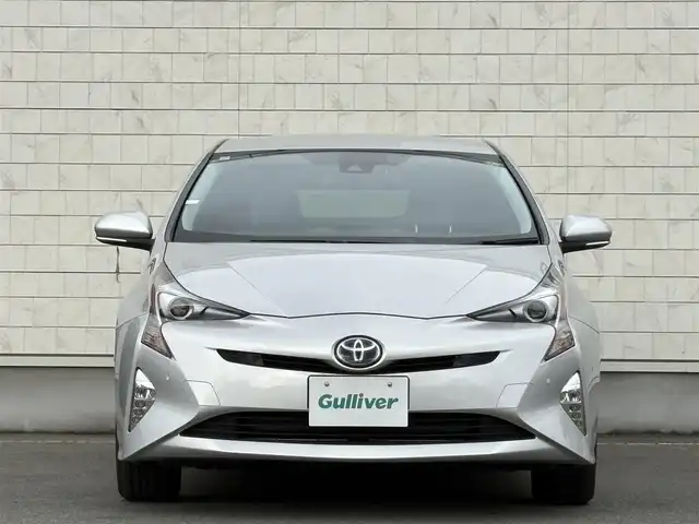 トヨタ プリウス A 岩手県 2017(平29)年 1万km シルバーM 禁煙車/4WD/ミラーヒーター/ヘッドアップディスプレイ/ディーラーオプション9インチナビ/→フルセグTV/Bluetooth/CD/DVD/FM/AM/バックカメラ/ステアリングスイッチ/ブラインドスポットモニター/クルーズコントロール/レーンキープアシスト/前後コーナーセンサー/横滑り防止装置/パーキングアシスト/オートライト/オートハイビーム/LEDヘッドライト/LEDフォグライト/〇プッシュスタート/〇電動格納ミラー/〇ウィンカーミラー/〇シガーソケット/〇ドアバイザー/〇フロアマット/〇スマートキー/スペアキー/前ドライブレコーダー/ビルトインETC