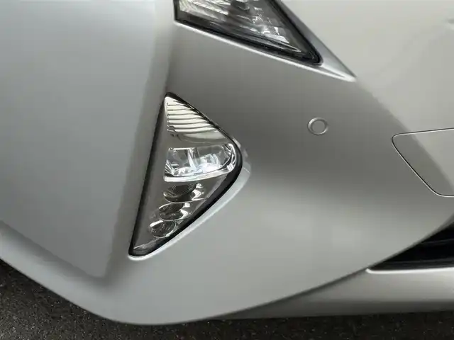 トヨタ プリウス A 岩手県 2017(平29)年 1万km シルバーM 禁煙車/4WD/ミラーヒーター/ヘッドアップディスプレイ/ディーラーオプション9インチナビ/→フルセグTV/Bluetooth/CD/DVD/FM/AM/バックカメラ/ステアリングスイッチ/ブラインドスポットモニター/クルーズコントロール/レーンキープアシスト/前後コーナーセンサー/横滑り防止装置/パーキングアシスト/オートライト/オートハイビーム/LEDヘッドライト/LEDフォグライト/〇プッシュスタート/〇電動格納ミラー/〇ウィンカーミラー/〇シガーソケット/〇ドアバイザー/〇フロアマット/〇スマートキー/スペアキー/前ドライブレコーダー/ビルトインETC