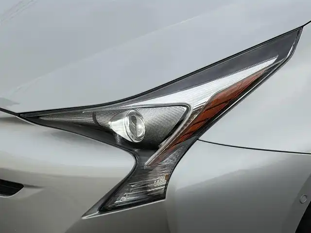 トヨタ プリウス A 岩手県 2017(平29)年 1万km シルバーM 禁煙車/4WD/ミラーヒーター/ヘッドアップディスプレイ/ディーラーオプション9インチナビ/→フルセグTV/Bluetooth/CD/DVD/FM/AM/バックカメラ/ステアリングスイッチ/ブラインドスポットモニター/クルーズコントロール/レーンキープアシスト/前後コーナーセンサー/横滑り防止装置/パーキングアシスト/オートライト/オートハイビーム/LEDヘッドライト/LEDフォグライト/〇プッシュスタート/〇電動格納ミラー/〇ウィンカーミラー/〇シガーソケット/〇ドアバイザー/〇フロアマット/〇スマートキー/スペアキー/前ドライブレコーダー/ビルトインETC