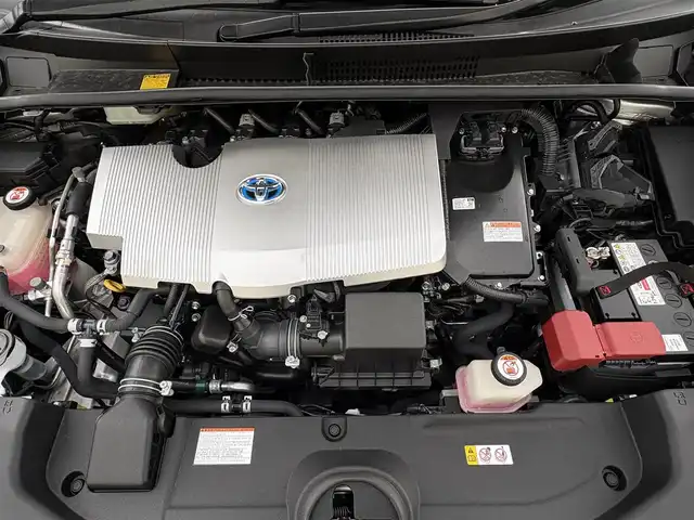 トヨタ プリウス A 岩手県 2017(平29)年 1万km シルバーM 禁煙車/4WD/ミラーヒーター/ヘッドアップディスプレイ/ディーラーオプション9インチナビ/→フルセグTV/Bluetooth/CD/DVD/FM/AM/バックカメラ/ステアリングスイッチ/ブラインドスポットモニター/クルーズコントロール/レーンキープアシスト/前後コーナーセンサー/横滑り防止装置/パーキングアシスト/オートライト/オートハイビーム/LEDヘッドライト/LEDフォグライト/〇プッシュスタート/〇電動格納ミラー/〇ウィンカーミラー/〇シガーソケット/〇ドアバイザー/〇フロアマット/〇スマートキー/スペアキー/前ドライブレコーダー/ビルトインETC